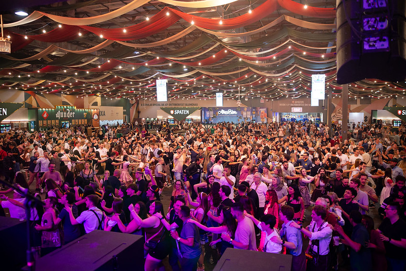 Duas bandas internacionais estreiam nos palcos da Oktoberfest Blumenau neste fim de semana