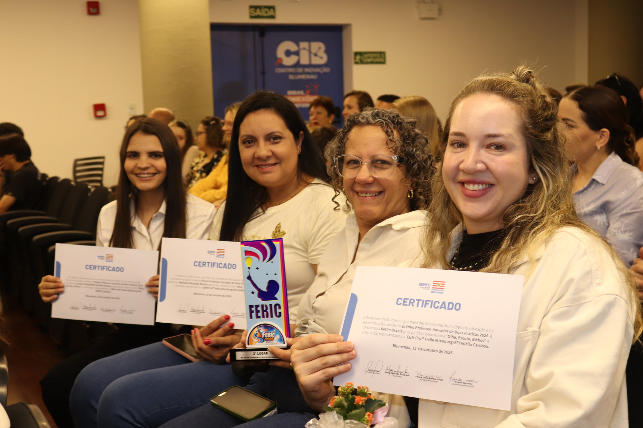 Professores da rede municipal recebem Prêmio Professor Inovador