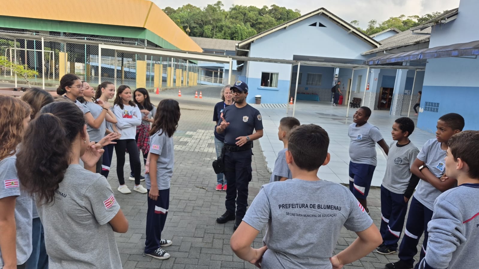 Programa Trânsito Seguro ensina segurança veicular a estudantes de Blumenau