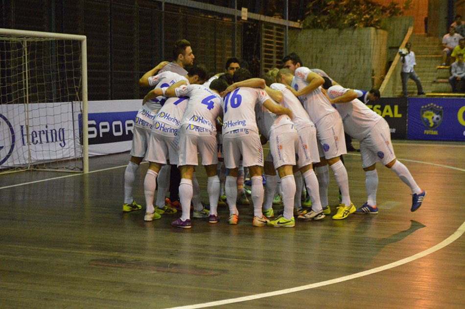 Blumenau encara o Umuarama Futsal fora de casa 