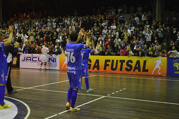 Blumenau vira e derruba bicampeã da Liga Futsal