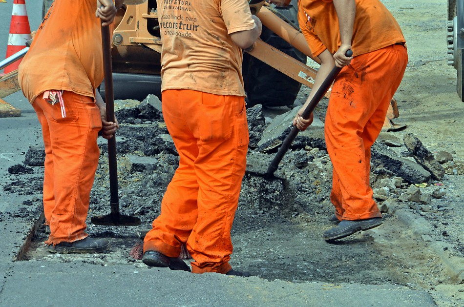 Secretaria de Serviços Urbanos amplia equipes de manutenção asfáltica