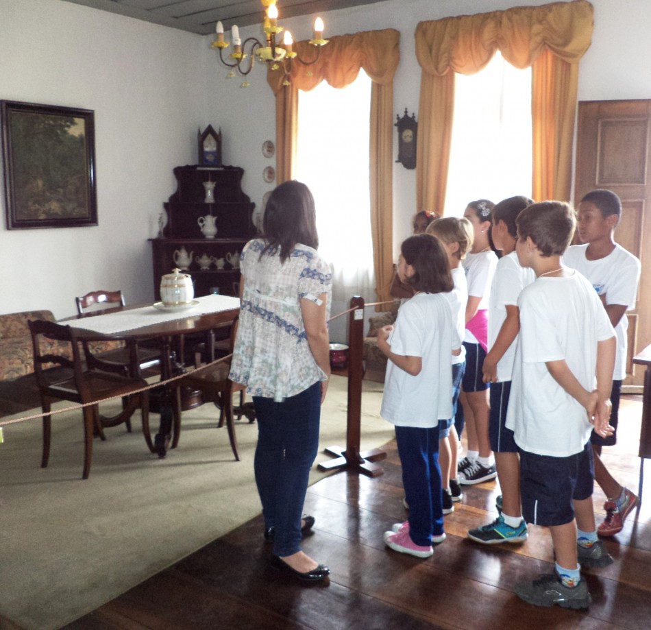 Estudantes cumprem roteiro nos museus
