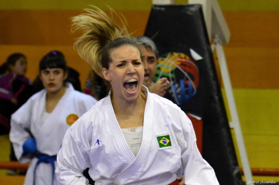 Karateca de Blumenau brilha e conquista três medalhas de ouro no Uruguai
