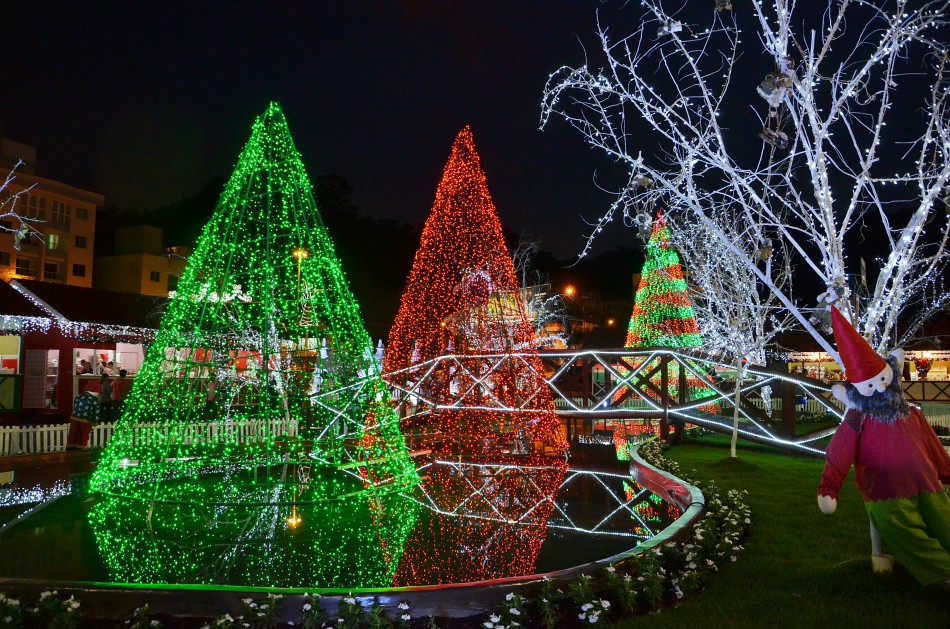 Papai Noel chega a Blumenau e dá início ao Magia de Natal