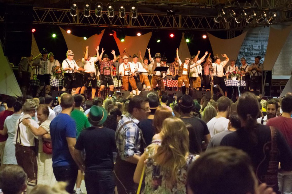 Sommerfest brinda a chegada do fim de semana