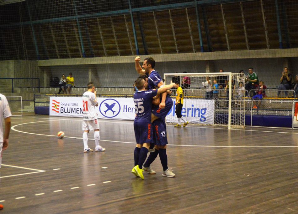 Blumenau empata com Xaxim em campeonato estadual