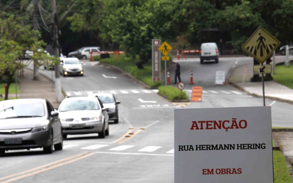 Obras na Rua Hermann Hering estão em fase final