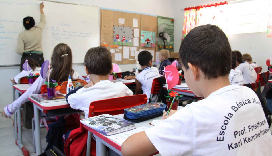 Pais podem matricular filhos na rede municipal de ensino a partir de segunda