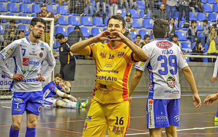 Ingresso para jogo do futsal dará direito à entrada na Oktoberfest
