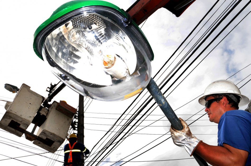 Sistema de iluminação é modernizado em 798 ruas da cidade