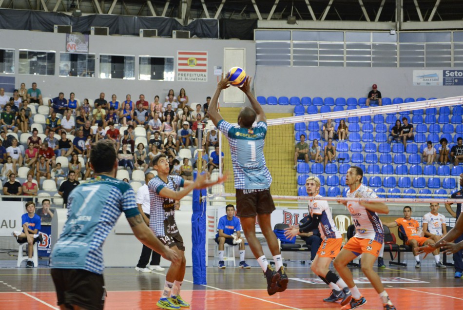 Vôlei masculino inicia busca por vaga na semifinal da Superliga B