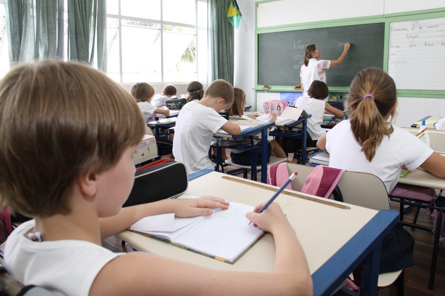 Saúde e Educação atuam juntas nas rematrículas da rede municipal