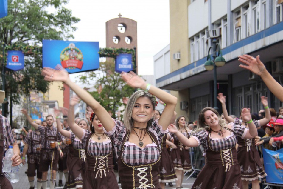 Muita animação e diversão neste sábado na 36ª Oktoberfest