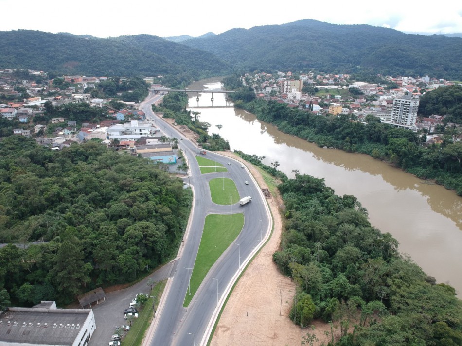 Alça de acesso do Anel Viário Norte é liberada para o trânsito 
