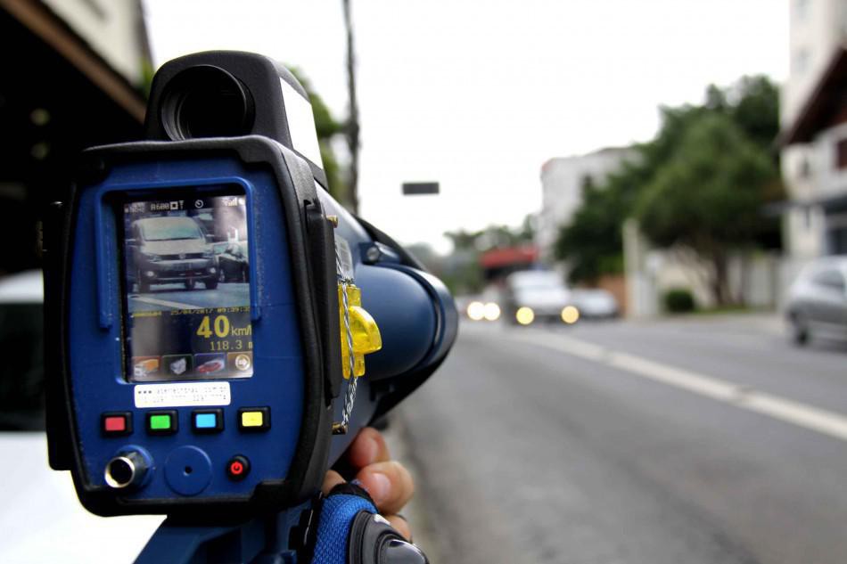 Saiba quais ruas de Blumenau poderão ser fiscalizadas com radares móveis 