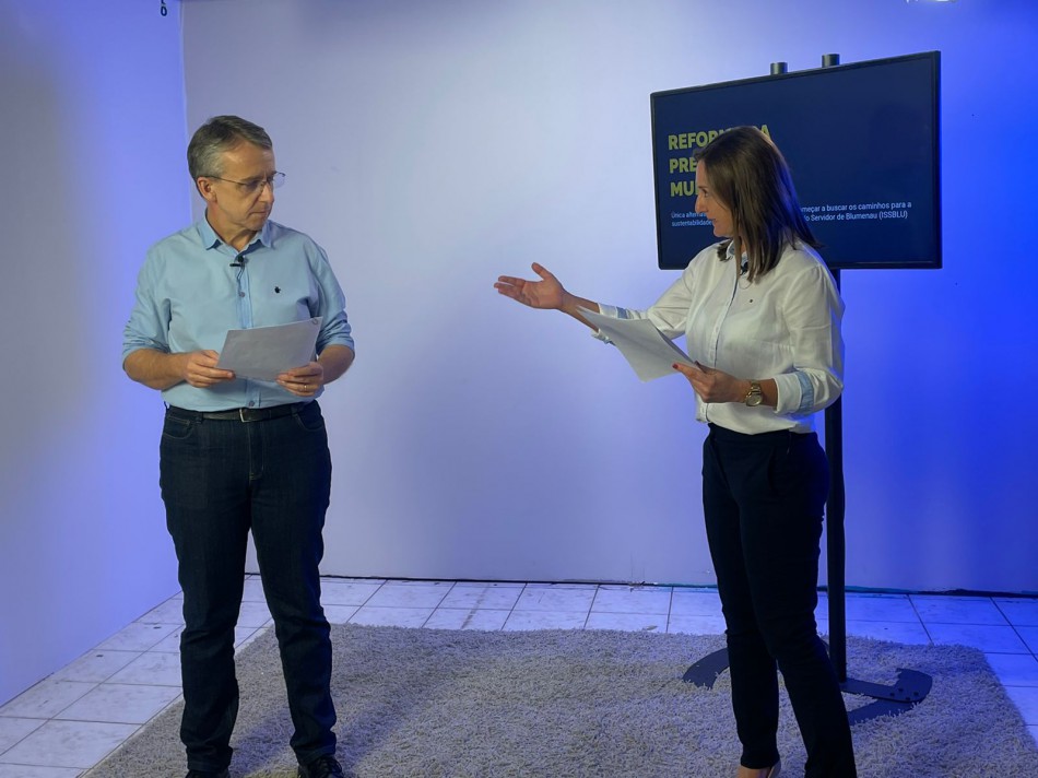 Prefeito apresenta a reforma da previdência e responde dúvidas de servidores em live