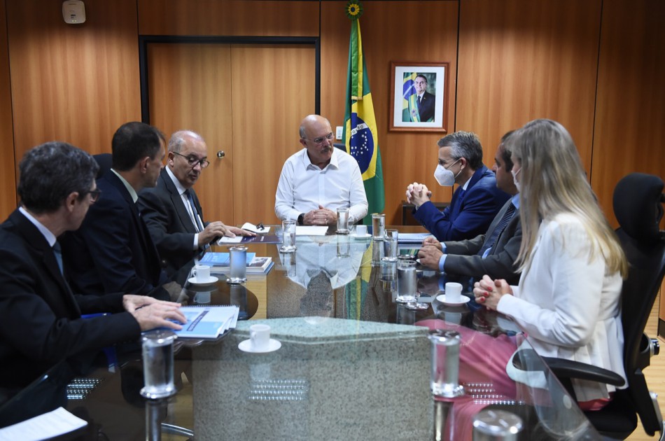 Prefeito Mário Hildebrandt e comitiva de Blumenau participa de audiência sobre a Federalização da FURB 