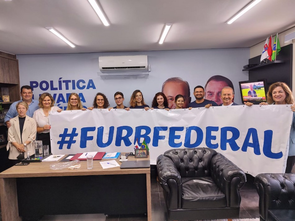 Comitiva de Blumenau reafirma importância da federalização da FURB em audiência com senador Jorginho Mello