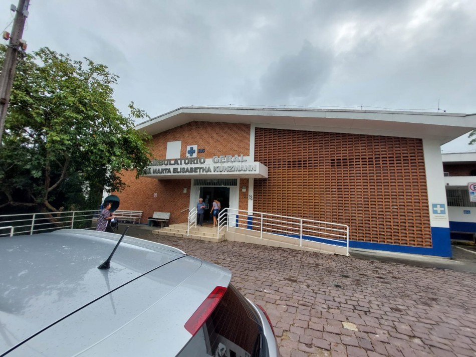 Prefeitura de Blumenau dá início às roçadas nas unidades e serviços de saúde